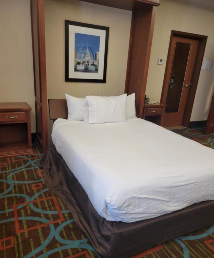 Wingate By Wyndham St Louis Airport Hotel Saint Ann ภายนอก รูปภาพ